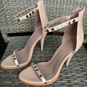 BCBG MAXAZRIA sandals size 9, nude color, heel size 4.5in
